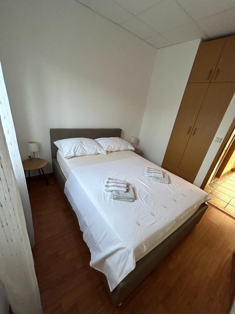 Apartments By The Sea Slatine, Ciovo - 1128 Bilik gambar