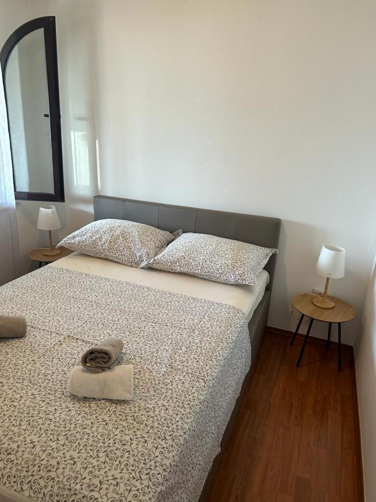 Apartments By The Sea Slatine, Ciovo - 1128 Bilik gambar