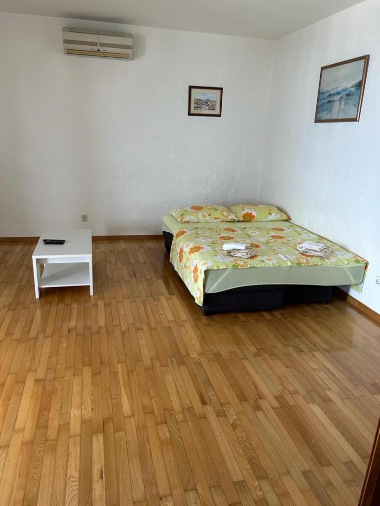Apartments By The Sea Slatine, Ciovo - 1128 Bilik gambar