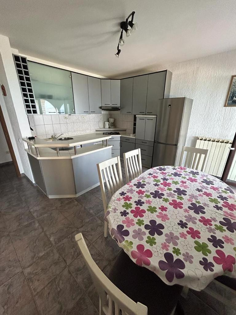 Apartments By The Sea Slatine, Ciovo - 1128 Luaran gambar